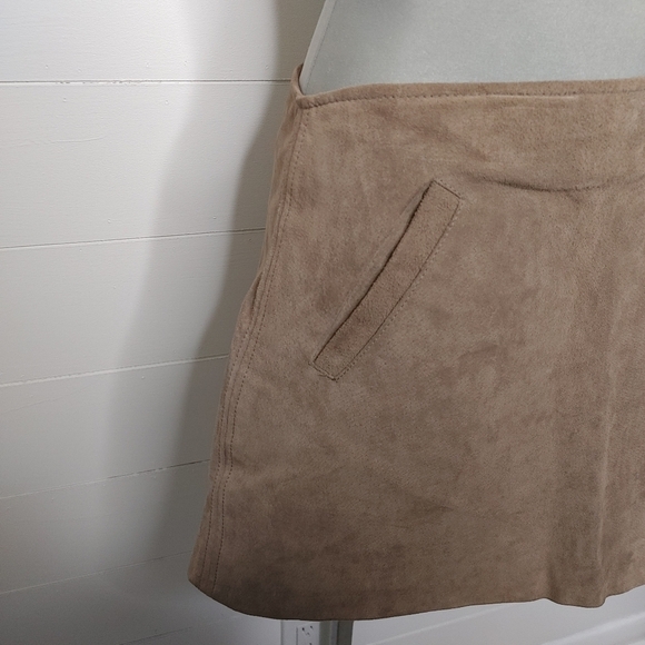 BLANK NYC Suede Mini Skirt Size 28 - Picture 5 of 13